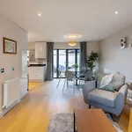 Fantastic 3-Bed House With Parking