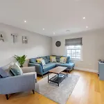 Fantastic 3-Bed House With Parking
