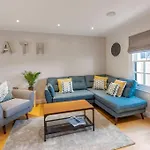 Fantastic 3-Bed House With Parking