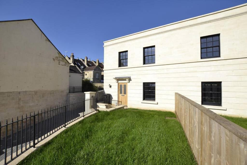 Fantastic 3-bed House With Parking