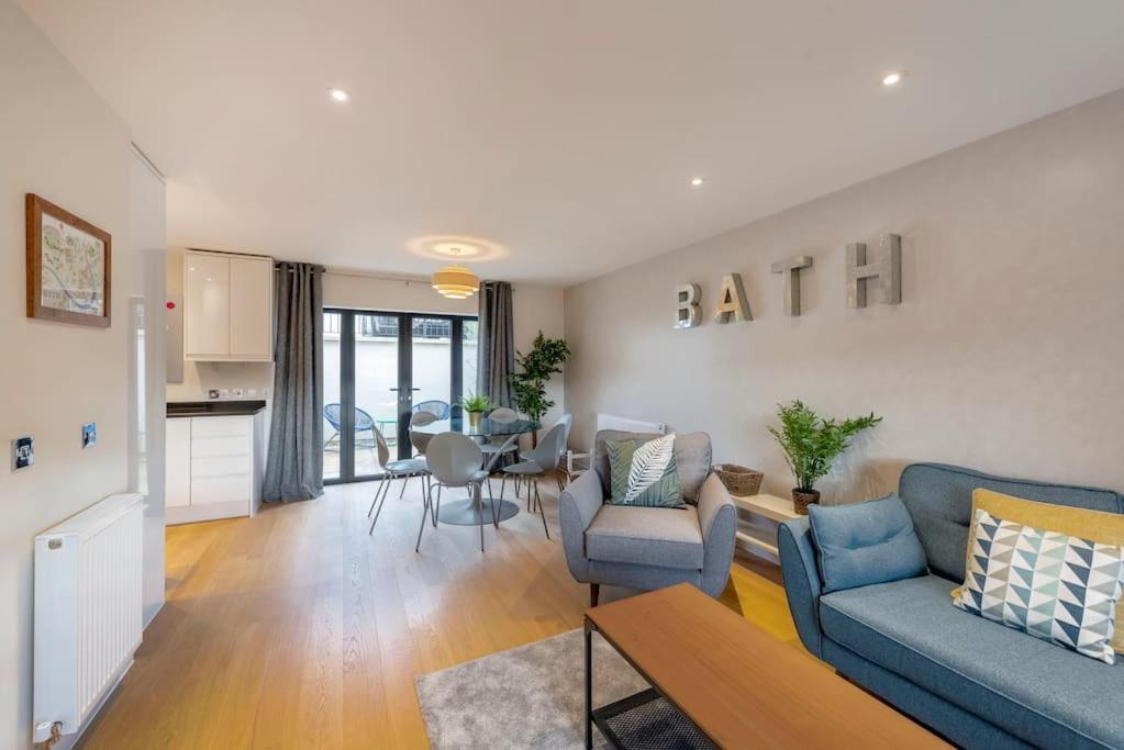 Fantastic 3-bed House With Parking Bath