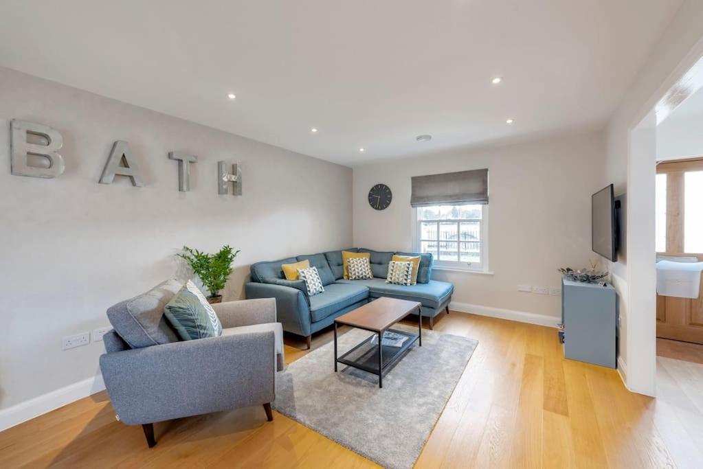 Fantastic 3-bed House With Parking Holiday home