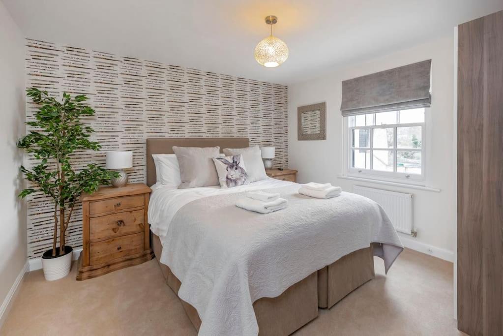 Holiday home Fantastic 3-bed House With Parking