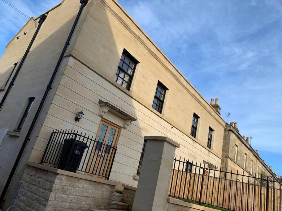Holiday home Fantastic 3-bed House With Parking *